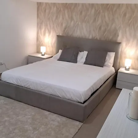 Rosasco House شقة